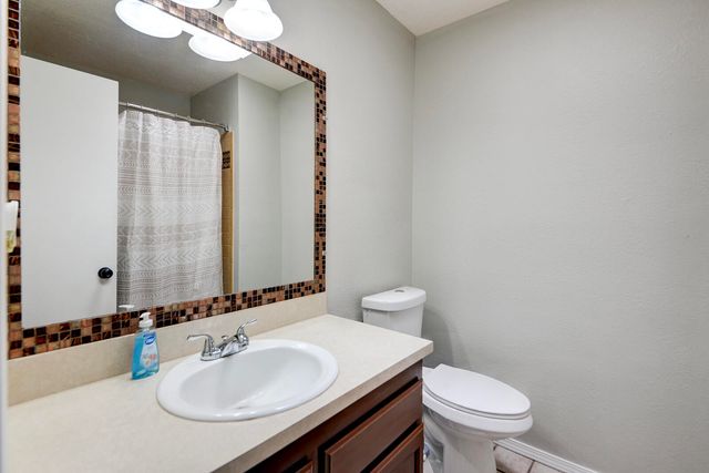 8 Sierra Vista Court, Peralta, NM 87042