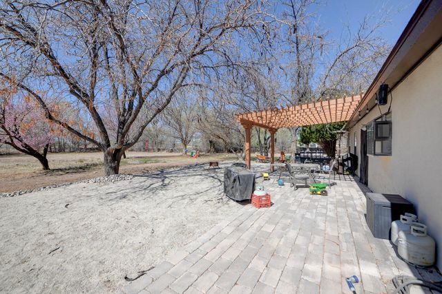 8 Sierra Vista Court, Peralta, NM 87042