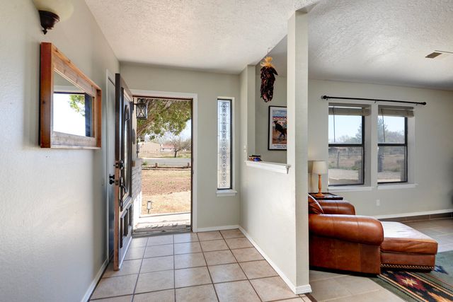 8 Sierra Vista Court, Peralta, NM 87042