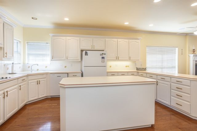 913 Mesquite Street, Gainesville, TX 76240
