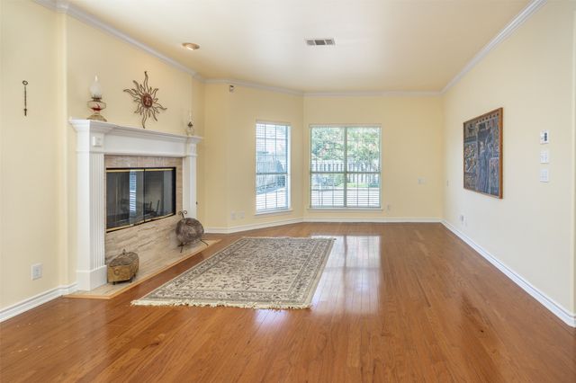 913 Mesquite Street, Gainesville, TX 76240