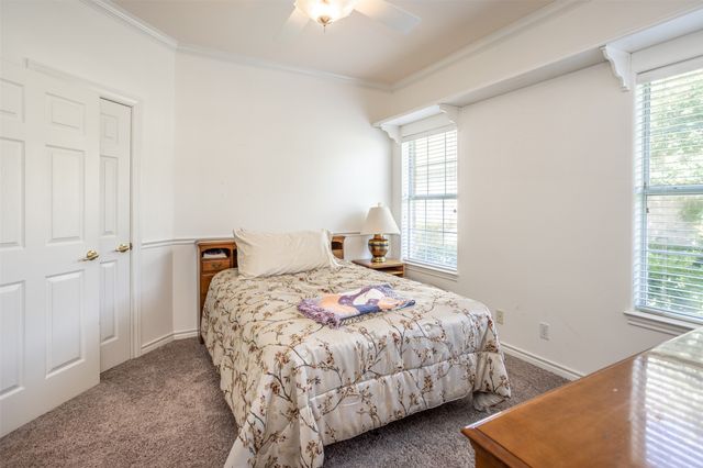 913 Mesquite Street, Gainesville, TX 76240