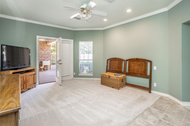 913 Mesquite Street, Gainesville, TX 76240