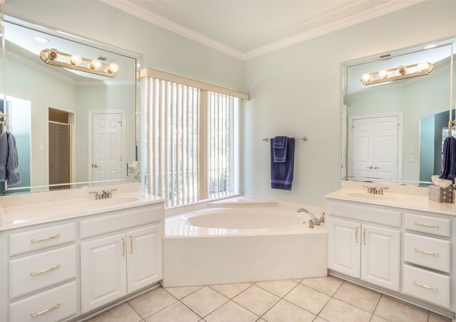 913 Mesquite Street, Gainesville, TX 76240
