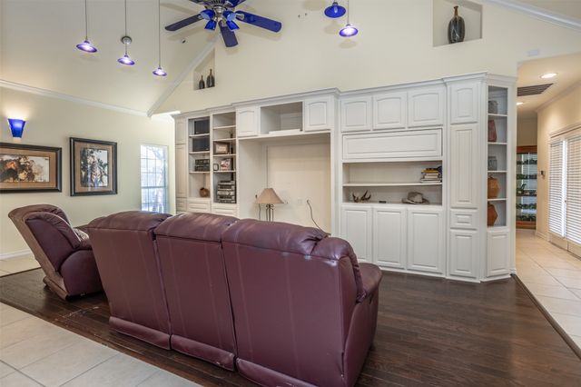 913 Mesquite Street, Gainesville, TX 76240