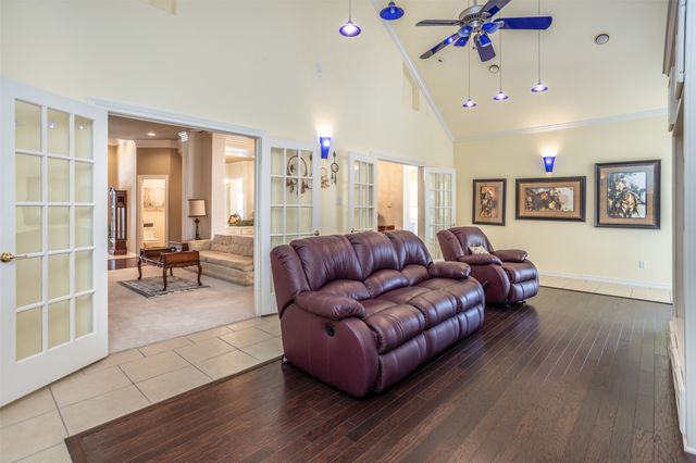 913 Mesquite Street, Gainesville, TX 76240