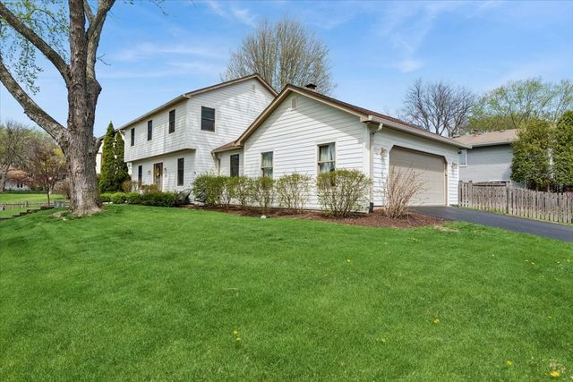 1221 Whirlaway Avenue, Naperville, IL 60540