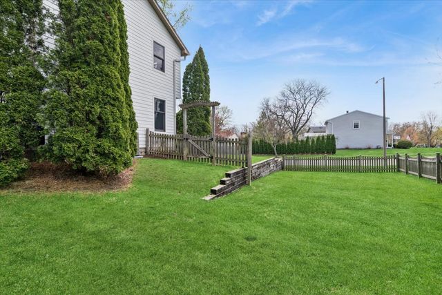 1221 Whirlaway Avenue, Naperville, IL 60540