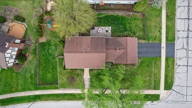 1221 Whirlaway Avenue, Naperville, IL 60540