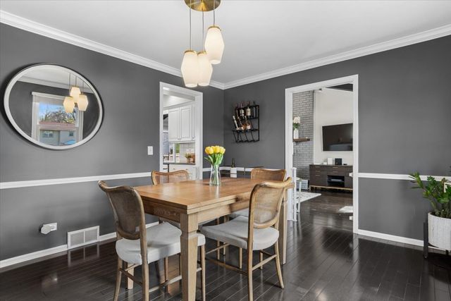 1221 Whirlaway Avenue, Naperville, IL 60540