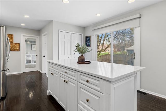 1221 Whirlaway Avenue, Naperville, IL 60540