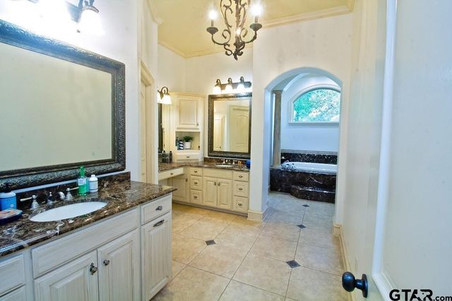 4045 Stonegate Blvd, Tyler, TX 75703