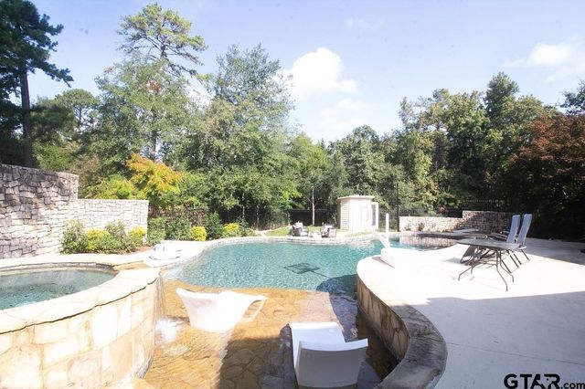 4045 Stonegate Blvd, Tyler, TX 75703