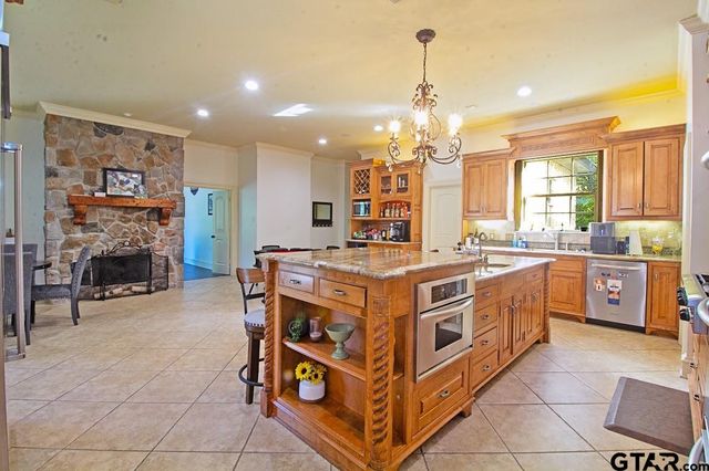 4045 Stonegate Blvd, Tyler, TX 75703