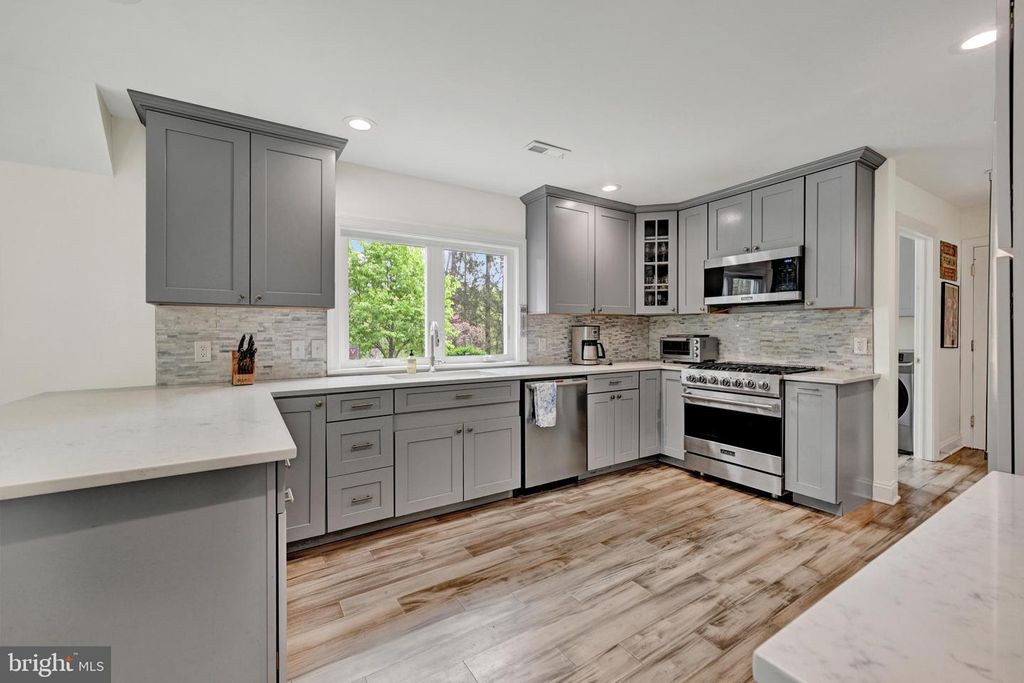 Image 10 of property listing at 9 CRESTLINE CT, Owings Mills, MD 21117