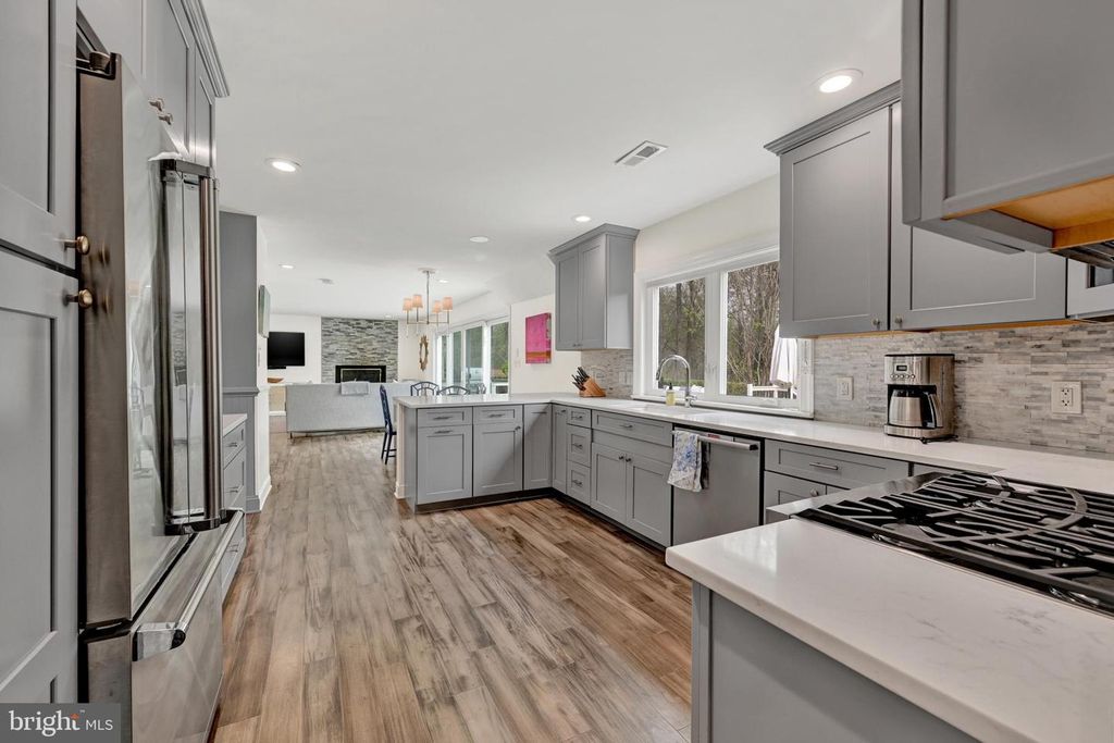 Image 12 of property listing at 9 CRESTLINE CT, Owings Mills, MD 21117