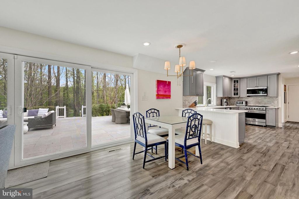 Image 13 of property listing at 9 CRESTLINE CT, Owings Mills, MD 21117