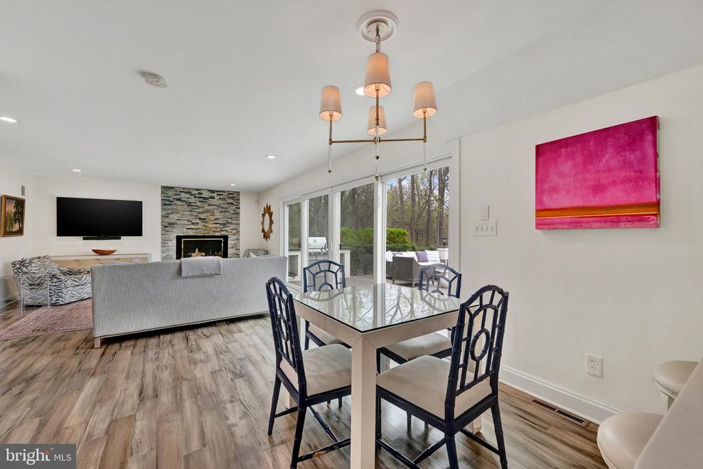 Image 14 of property listing at 9 CRESTLINE CT, Owings Mills, MD 21117