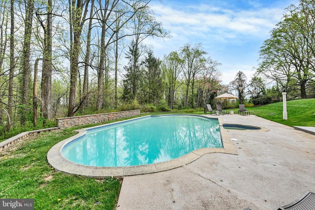 Image 18 of property listing at 9 CRESTLINE CT, Owings Mills, MD 21117