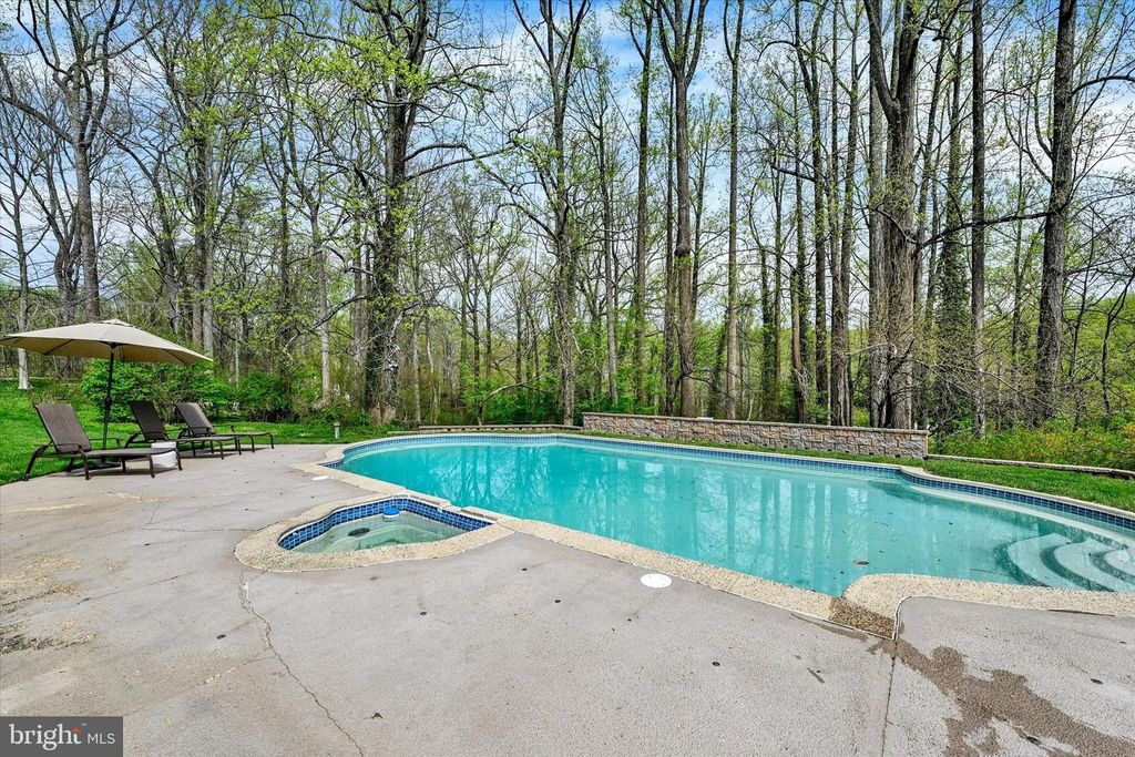 Image 20 of property listing at 9 CRESTLINE CT, Owings Mills, MD 21117