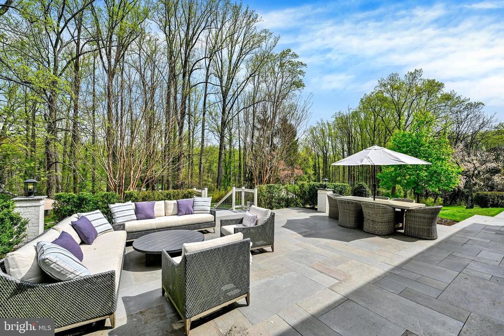 Image 21 of property listing at 9 CRESTLINE CT, Owings Mills, MD 21117