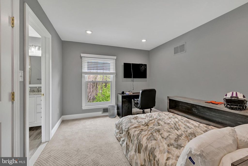 Image 29 of property listing at 9 CRESTLINE CT, Owings Mills, MD 21117