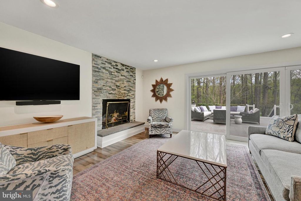 Image 3 of property listing at 9 CRESTLINE CT, Owings Mills, MD 21117