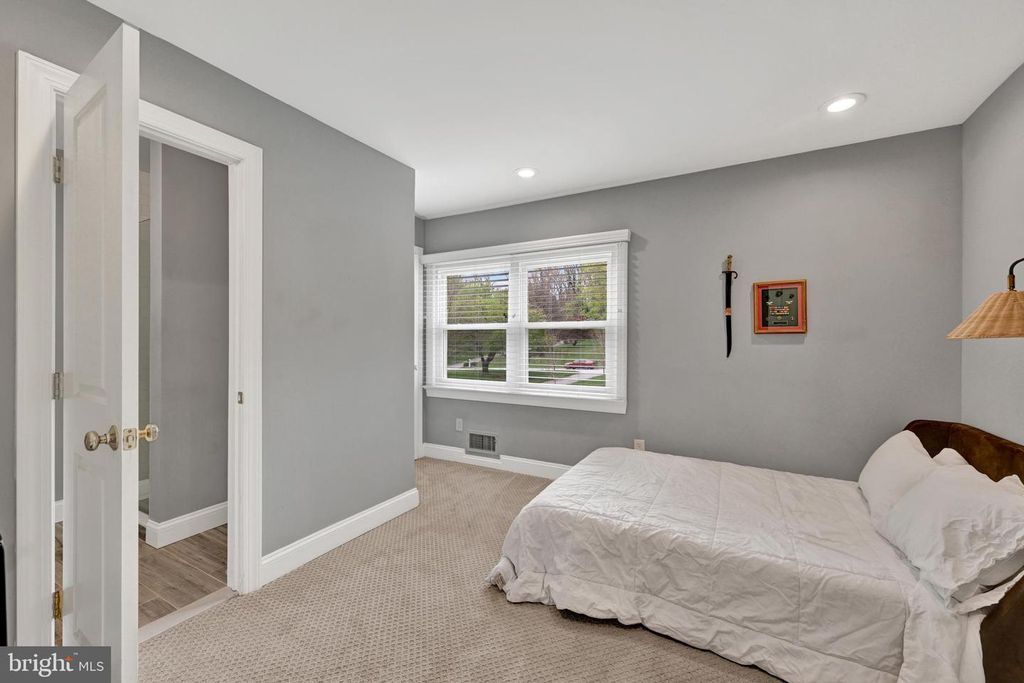 Image 32 of property listing at 9 CRESTLINE CT, Owings Mills, MD 21117