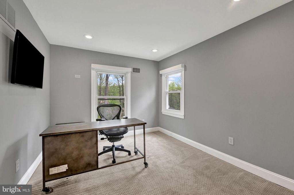 Image 33 of property listing at 9 CRESTLINE CT, Owings Mills, MD 21117