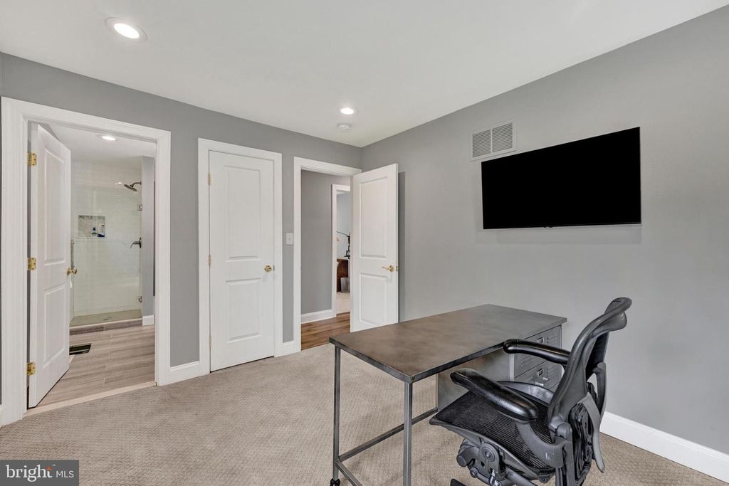 Image 34 of property listing at 9 CRESTLINE CT, Owings Mills, MD 21117