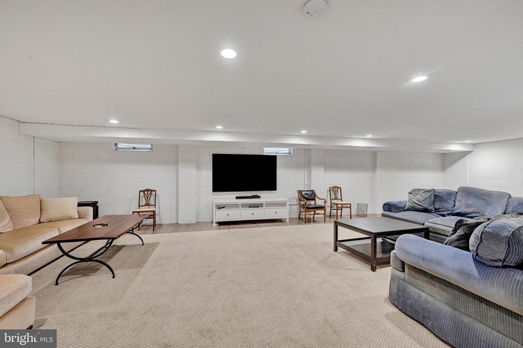 Image 37 of property listing at 9 CRESTLINE CT, Owings Mills, MD 21117