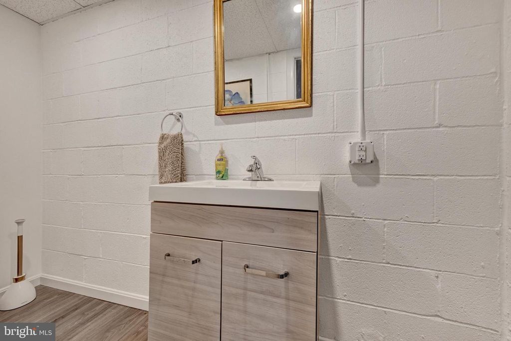 Image 39 of property listing at 9 CRESTLINE CT, Owings Mills, MD 21117