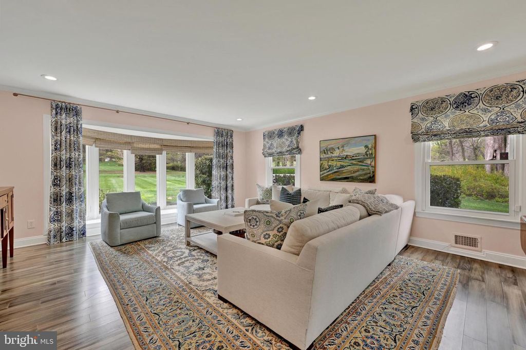 Image 4 of property listing at 9 CRESTLINE CT, Owings Mills, MD 21117