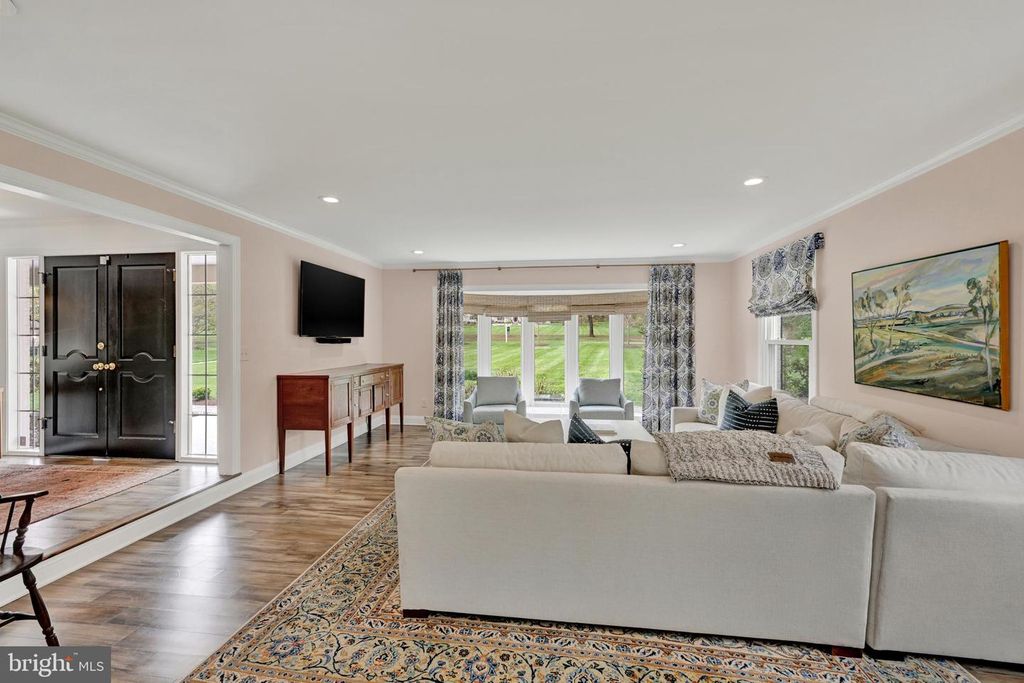 Image 5 of property listing at 9 CRESTLINE CT, Owings Mills, MD 21117