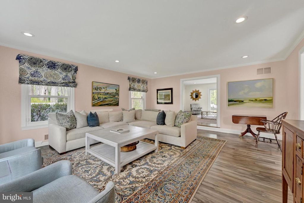 Image 6 of property listing at 9 CRESTLINE CT, Owings Mills, MD 21117