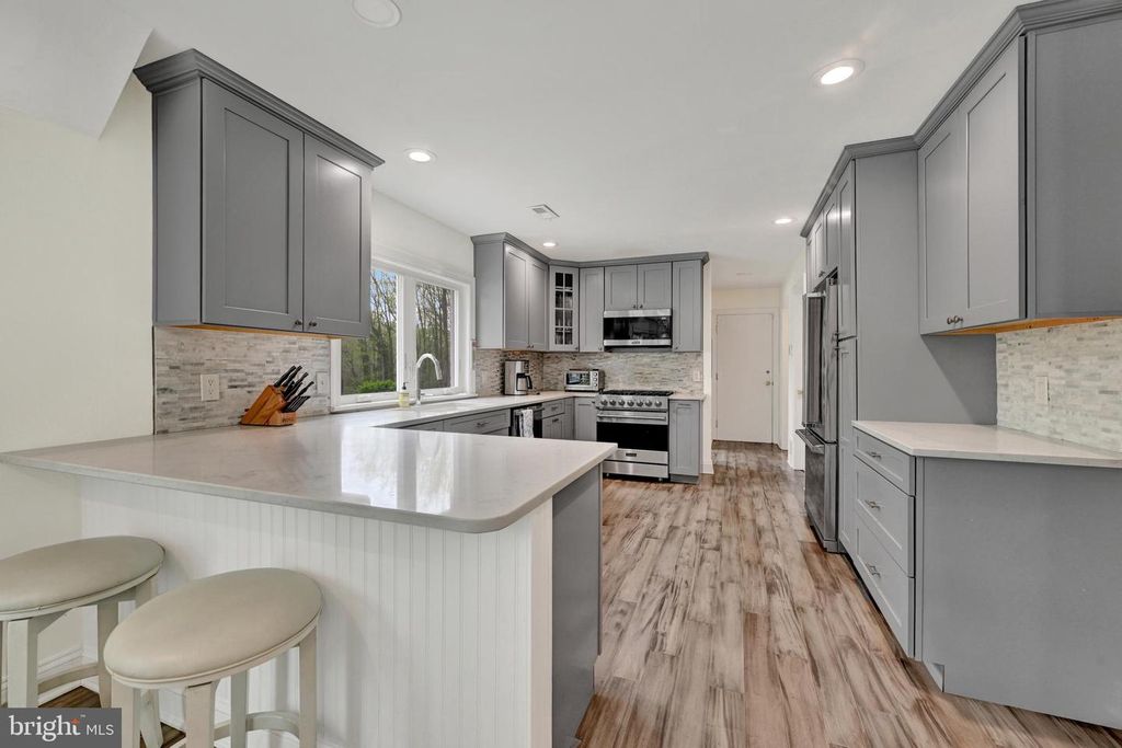 Image 9 of property listing at 9 CRESTLINE CT, Owings Mills, MD 21117