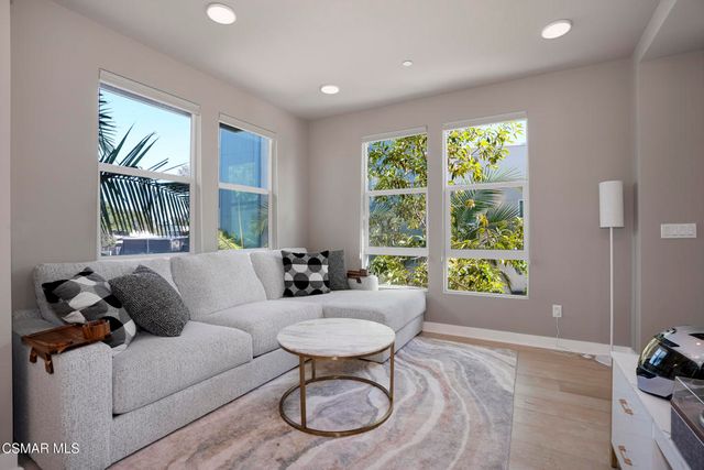 1290 E Thompson Boulevard 105, Ventura, CA 93001