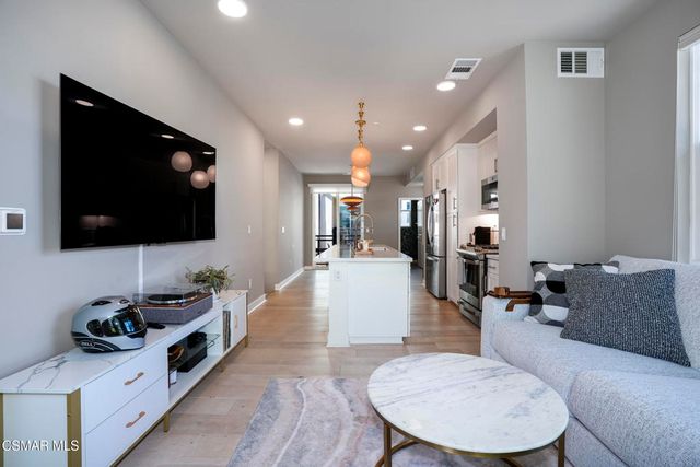 1290 E Thompson Boulevard 105, Ventura, CA 93001