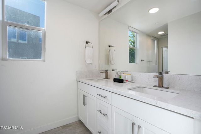 1290 E Thompson Boulevard 105, Ventura, CA 93001