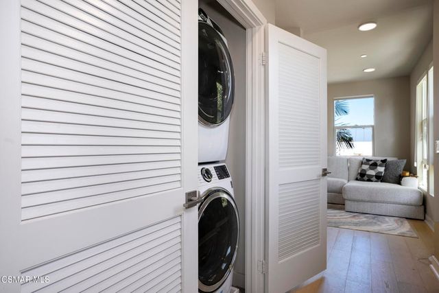 1290 E Thompson Boulevard 105, Ventura, CA 93001