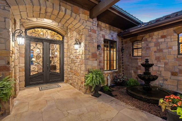 481 Chimney Cove Drive, Marble Falls, TX 78654