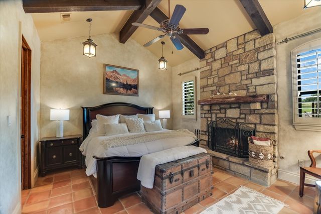 481 Chimney Cove Drive, Marble Falls, TX 78654