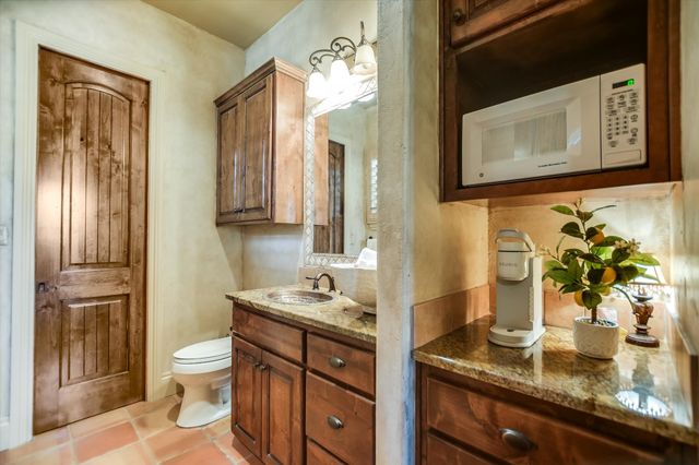 481 Chimney Cove Drive, Marble Falls, TX 78654