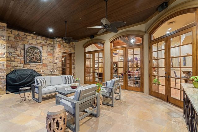 481 Chimney Cove Drive, Marble Falls, TX 78654