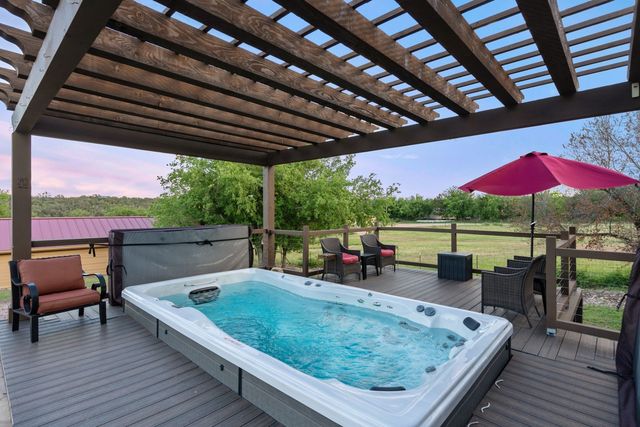 481 Chimney Cove Drive, Marble Falls, TX 78654