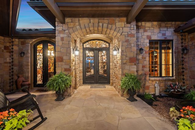 481 Chimney Cove Drive, Marble Falls, TX 78654