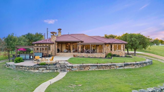 481 Chimney Cove Drive, Marble Falls, TX 78654