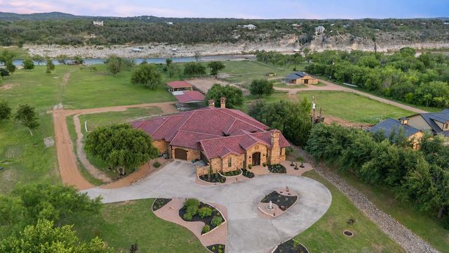 481 Chimney Cove Drive, Marble Falls, TX 78654