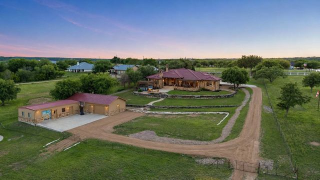 481 Chimney Cove Drive, Marble Falls, TX 78654