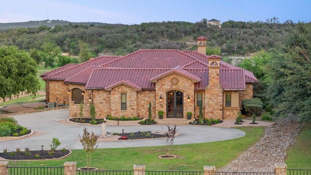 481 Chimney Cove Drive, Marble Falls, TX 78654